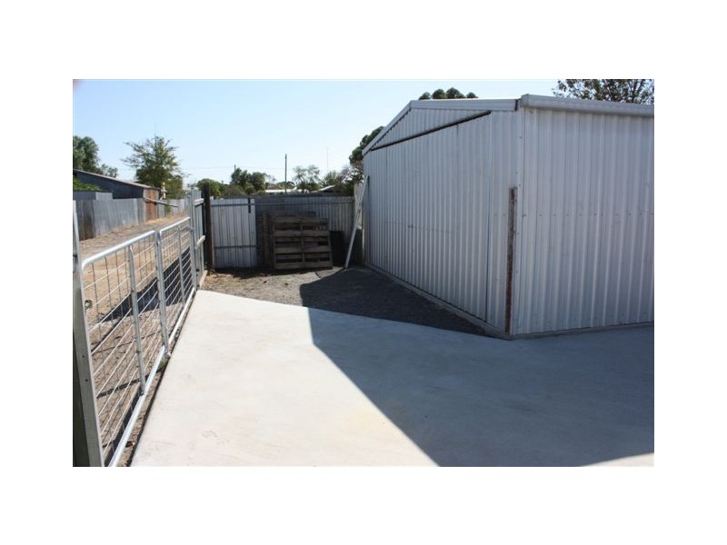 48 Molyneaux Street, Warracknabeal VIC 3393
