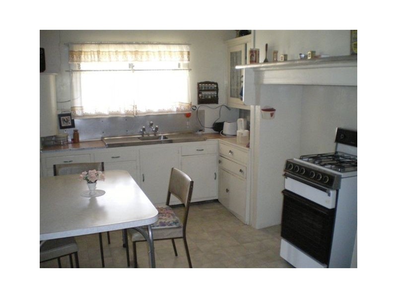 2 Jamouneau Street, Warracknabeal VIC 3393