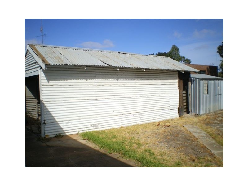 2 Jamouneau Street, Warracknabeal VIC 3393