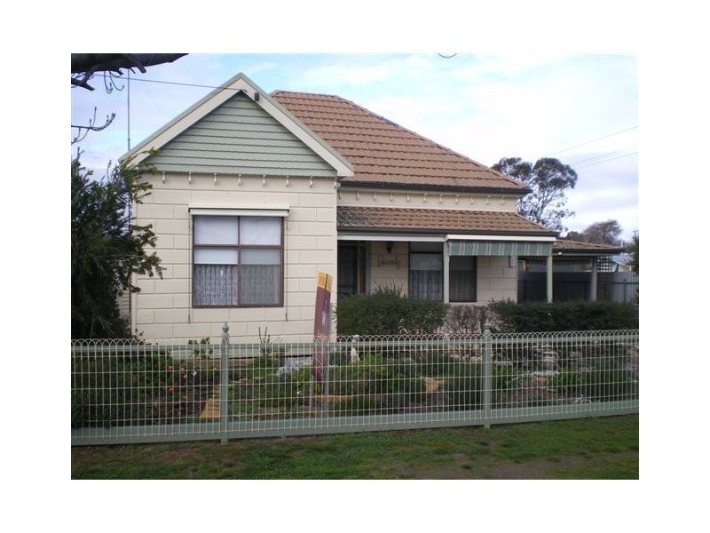 85 Devereaux Street, Warracknabeal VIC 3393