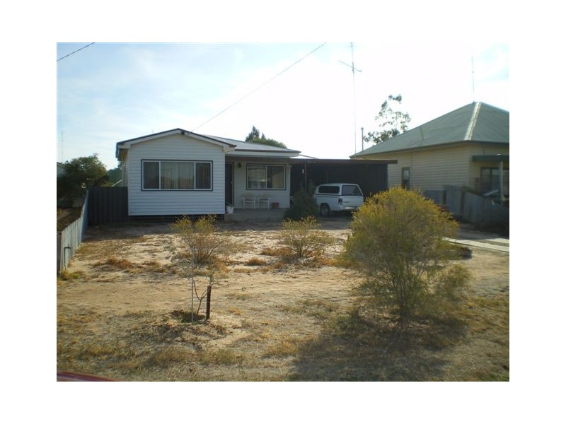 56 Molyneaux Street, Warracknabeal VIC 3393