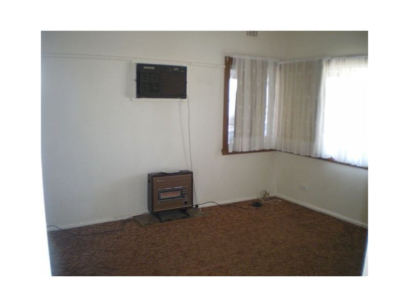 56 Molyneaux Street, Warracknabeal VIC 3393
