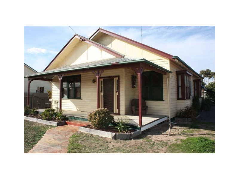 19 Devereux Street, Warracknabeal VIC 3393