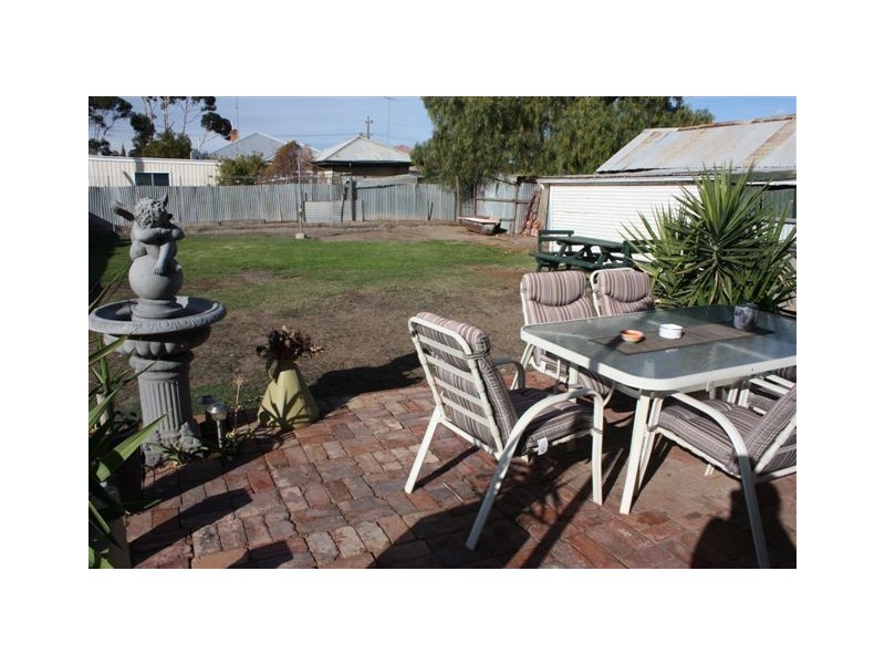 19 Devereux Street, Warracknabeal VIC 3393