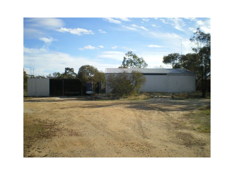 7 Cemetery Road, Warracknabeal VIC 3393
