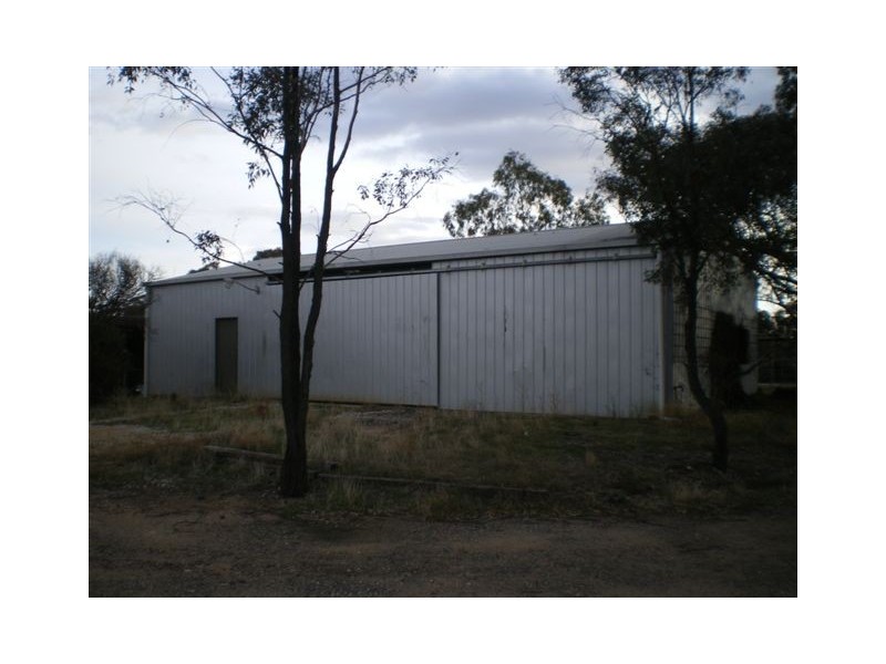 7 Cemetery Road, Warracknabeal VIC 3393
