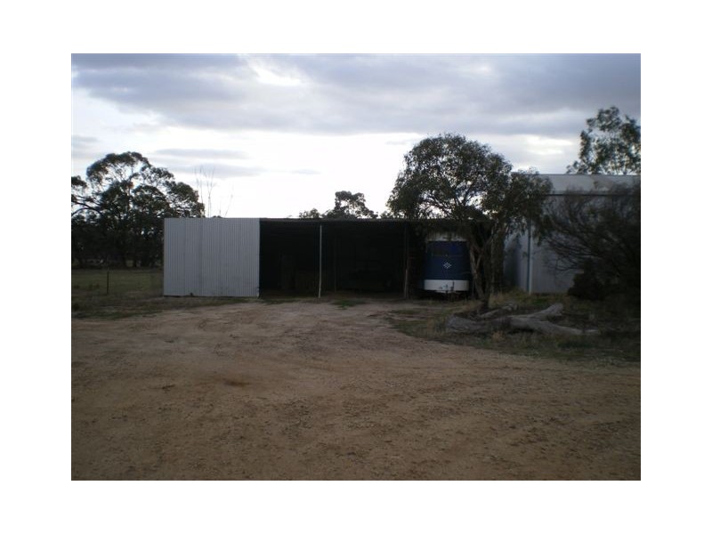 7 Cemetery Road, Warracknabeal VIC 3393