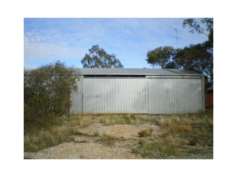 7 Cemetery Road, Warracknabeal VIC 3393