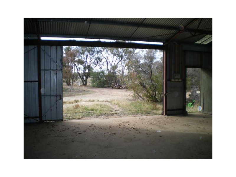 7 Cemetery Road, Warracknabeal VIC 3393