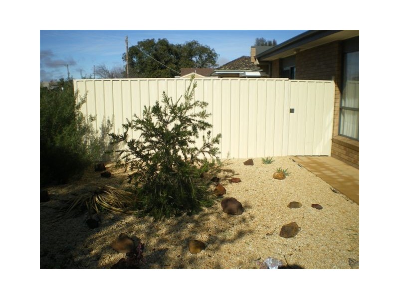 1/12 Jamouneau Street, Warracknabeal VIC 3393
