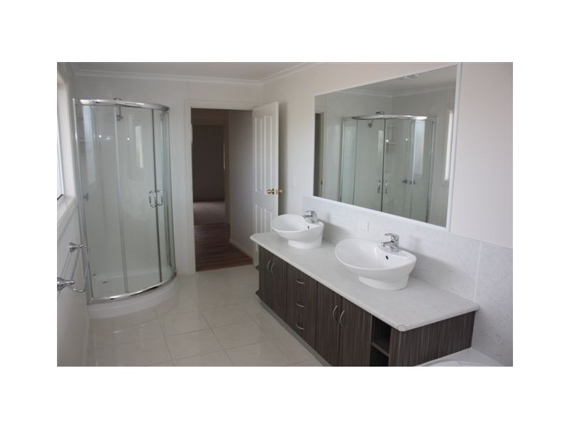 5 Milbourne Street, Warracknabeal VIC 3393