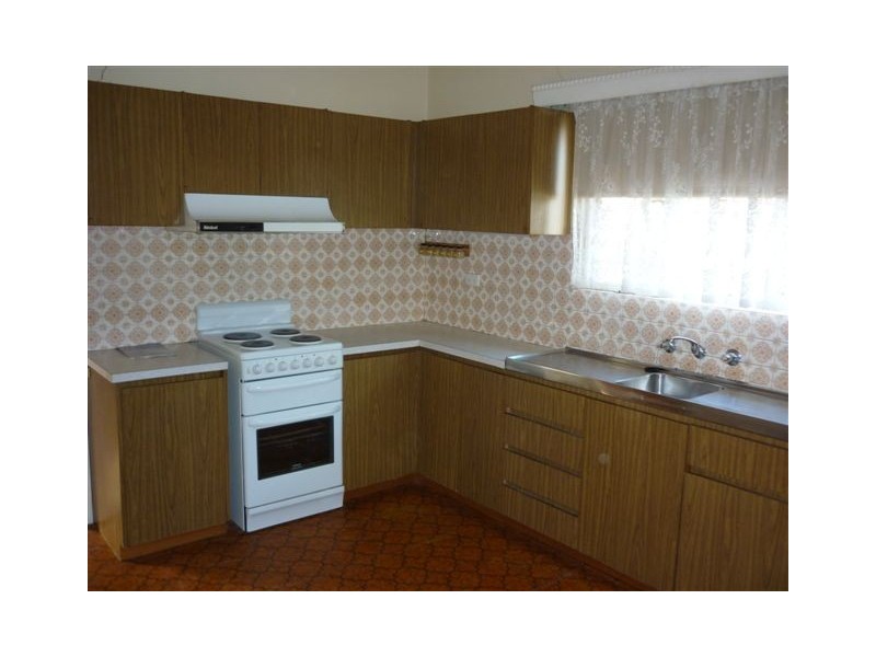 14 Menzies Street, Charlton VIC 3525