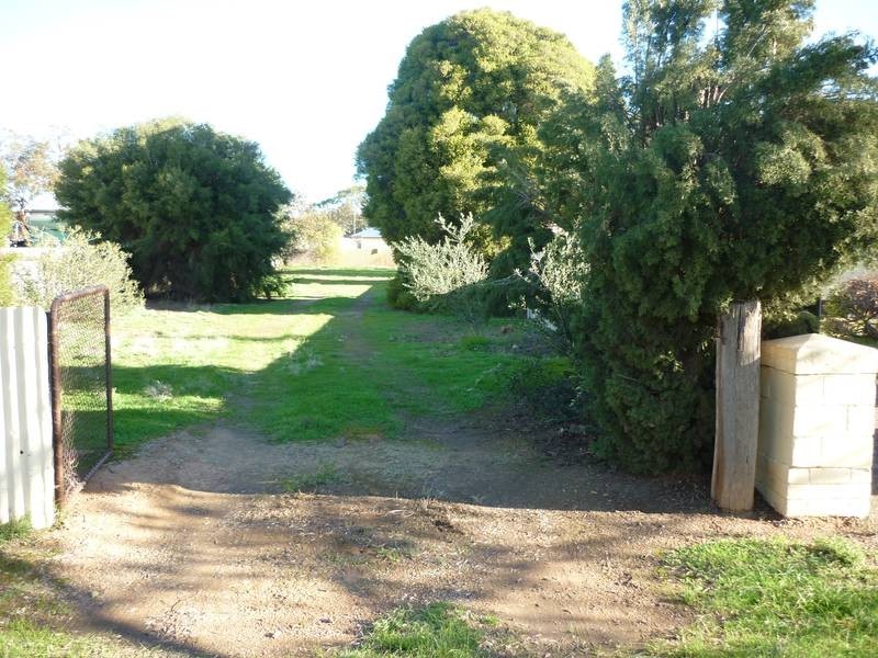 14 Menzies Street, Charlton VIC 3525