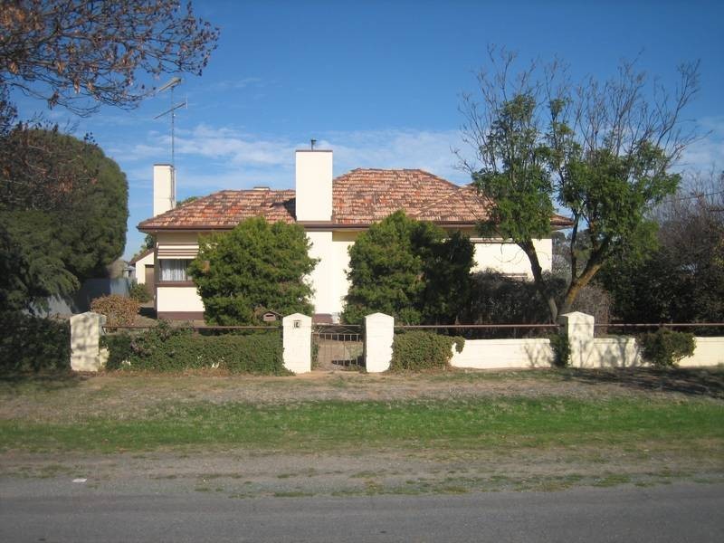 14 Menzies Street, Charlton VIC 3525