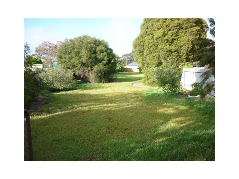 14 Menzies Street, Charlton VIC 3525