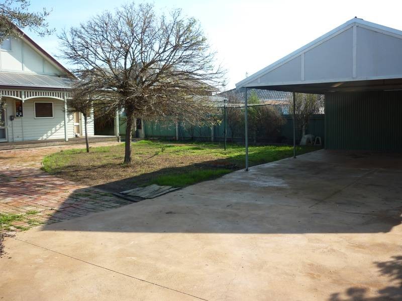 29 Meyer street, Donald VIC 3480