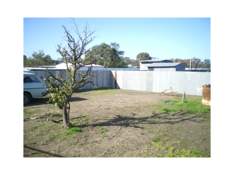 21 Dimboola Road, Warracknabeal VIC 3393