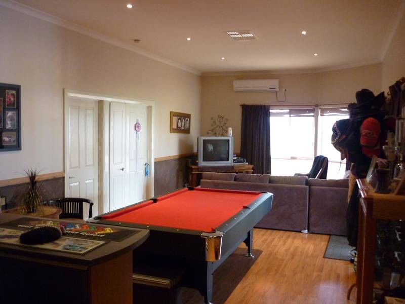 42 Aitken Avenue, Donald VIC 3480