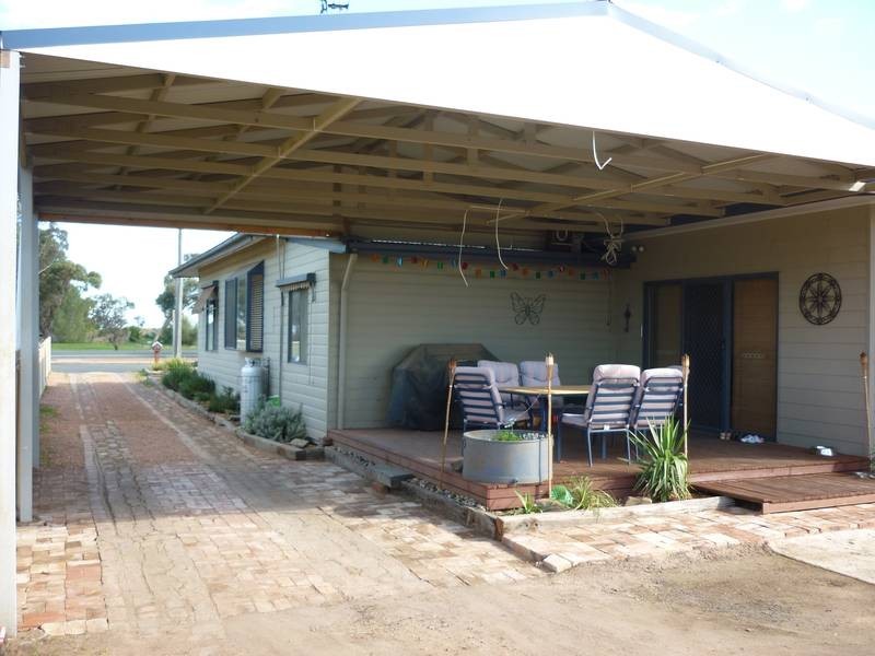 42 Aitken Avenue, Donald VIC 3480