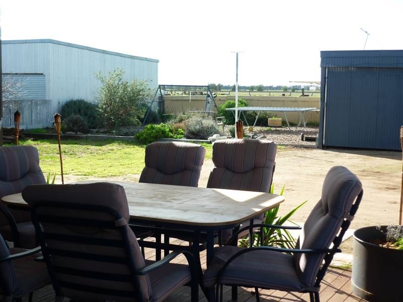 42 Aitken Avenue, Donald VIC 3480