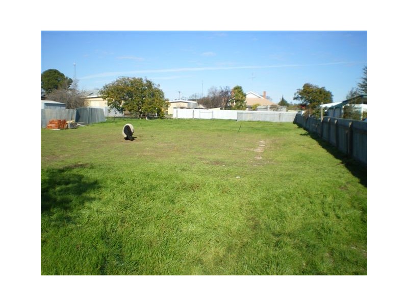 73 Lyle Street, Warracknabeal VIC 3393