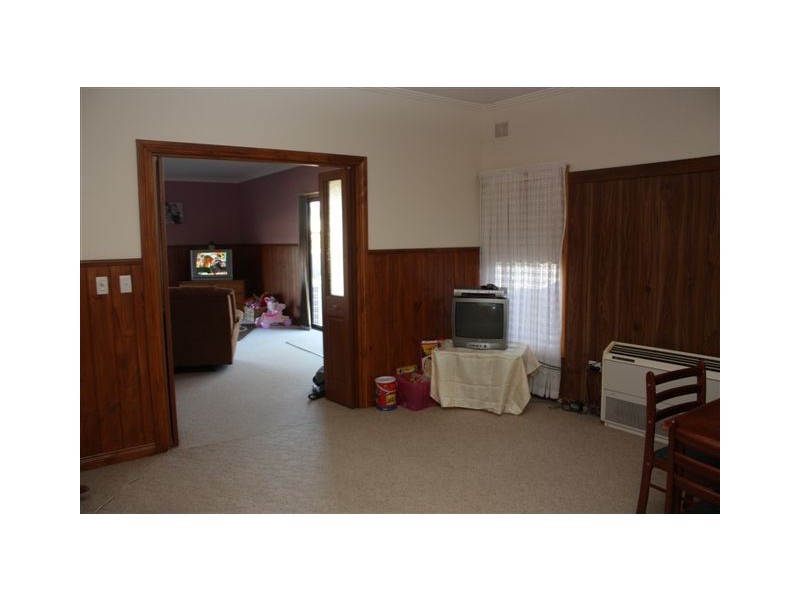 18 Kelsall Street, Warracknabeal VIC 3393