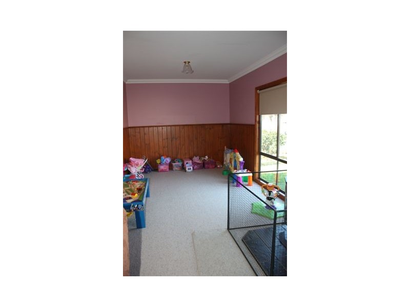 18 Kelsall Street, Warracknabeal VIC 3393