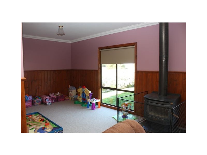 18 Kelsall Street, Warracknabeal VIC 3393