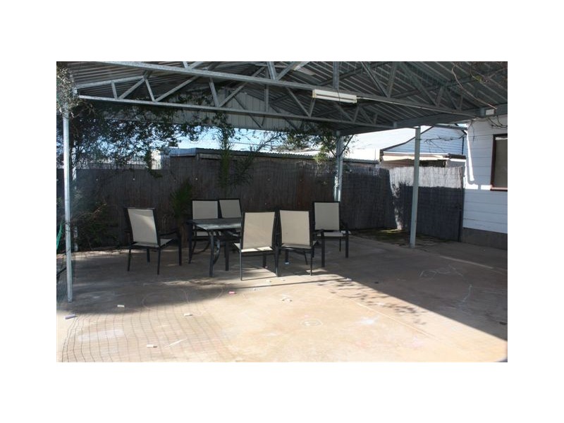 18 Kelsall Street, Warracknabeal VIC 3393
