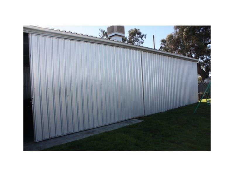 18 Kelsall Street, Warracknabeal VIC 3393