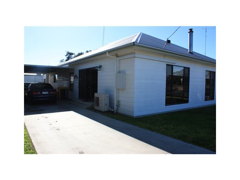 18 Kelsall Street, Warracknabeal VIC 3393