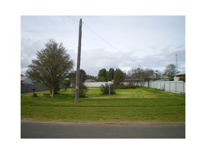 63 Molyneaux Street, Warracknabeal VIC 3393