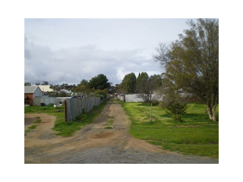 63 Molyneaux Street, Warracknabeal VIC 3393