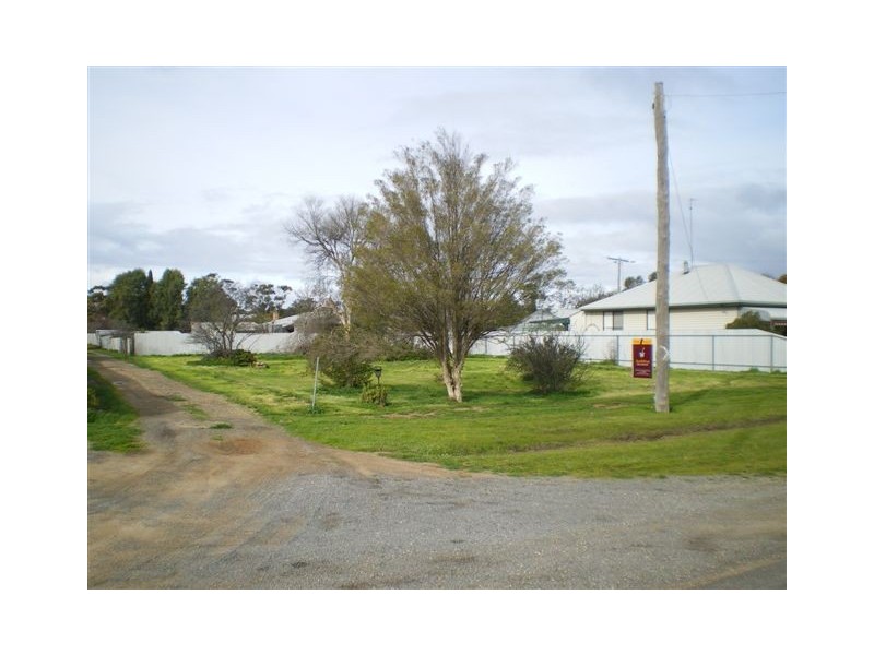 63 Molyneaux Street, Warracknabeal VIC 3393