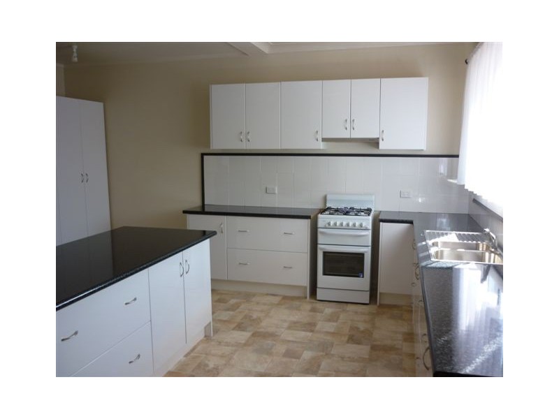 16 McCracken Ave, Donald VIC 3480