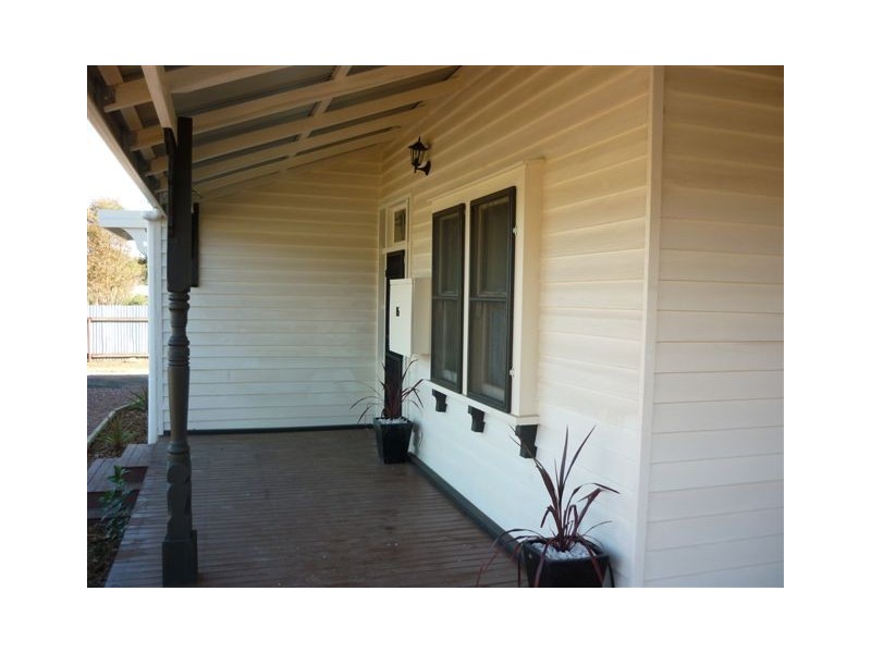 16 McCracken Ave, Donald VIC 3480