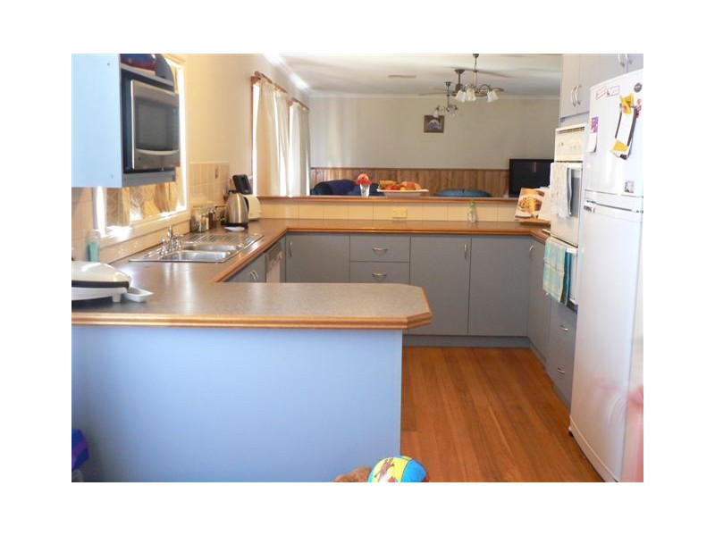 32 Cave St, Donald VIC 3480