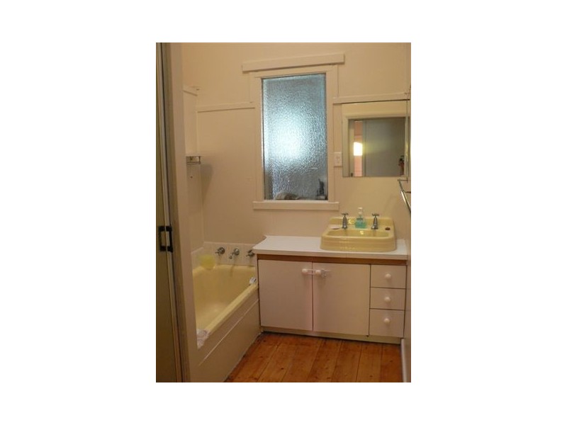 32 Cave St, Donald VIC 3480