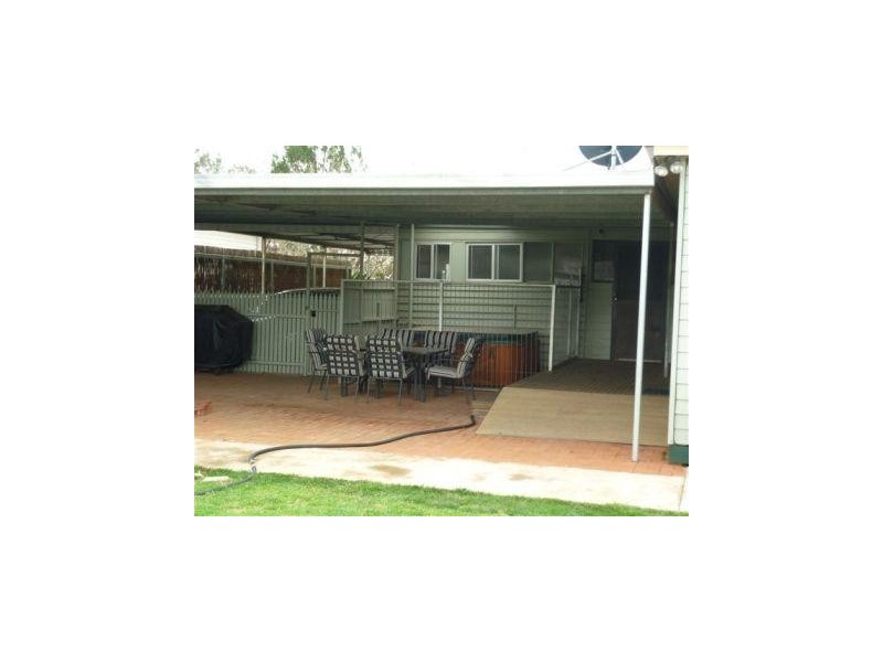 32 Cave St, Donald VIC 3480