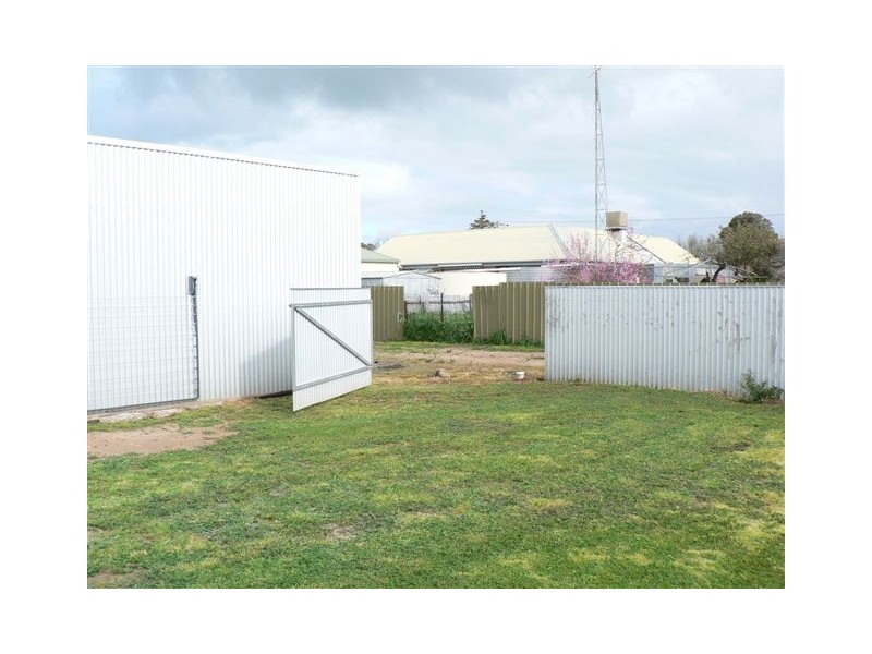32 Cave St, Donald VIC 3480