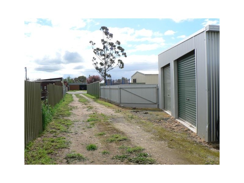 32 Cave St, Donald VIC 3480