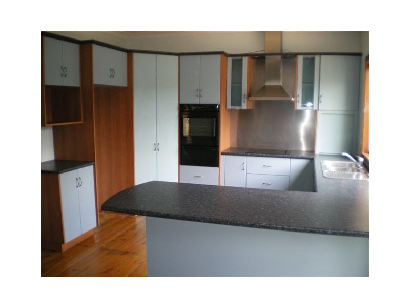 54 Jamoneau Street, Warracknabeal VIC 3393