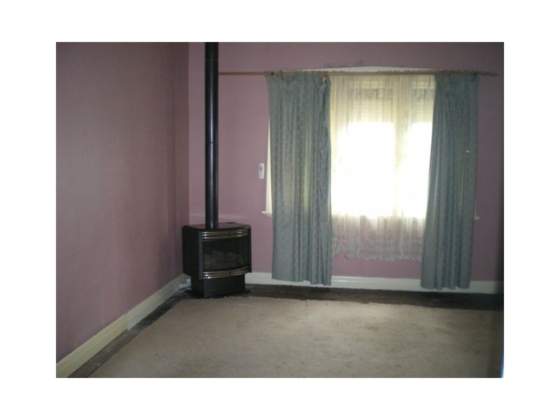 54 Jamoneau Street, Warracknabeal VIC 3393