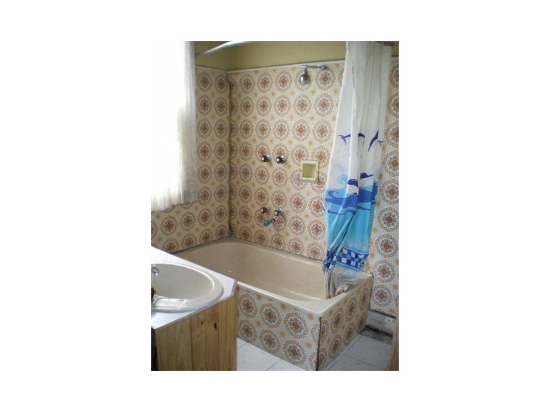 54 Jamoneau Street, Warracknabeal VIC 3393