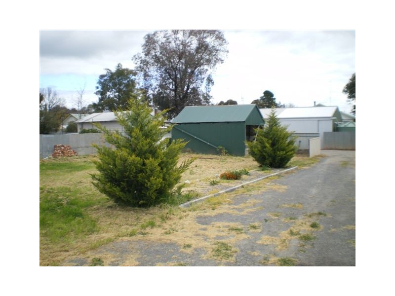 54 Jamoneau Street, Warracknabeal VIC 3393