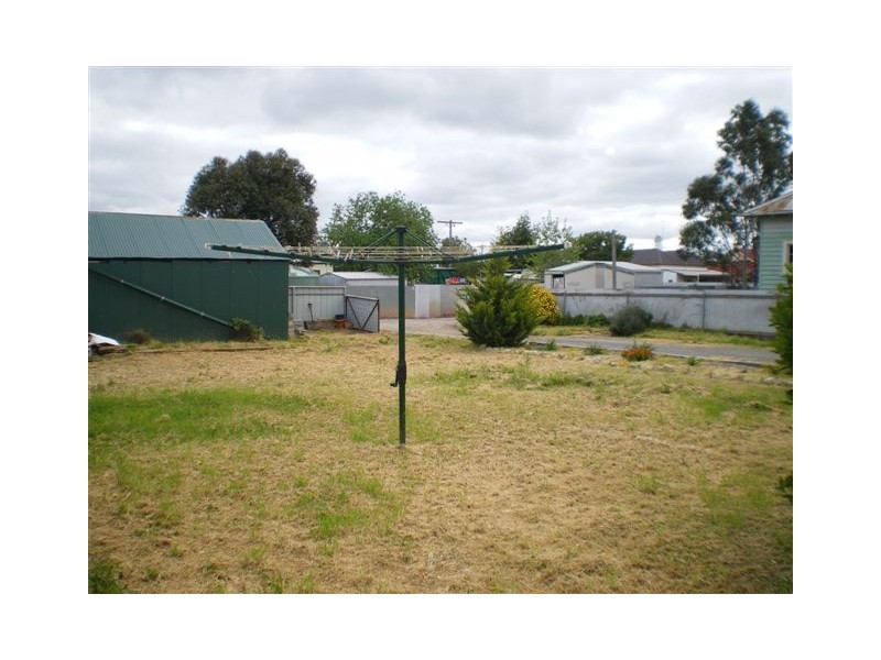 54 Jamoneau Street, Warracknabeal VIC 3393
