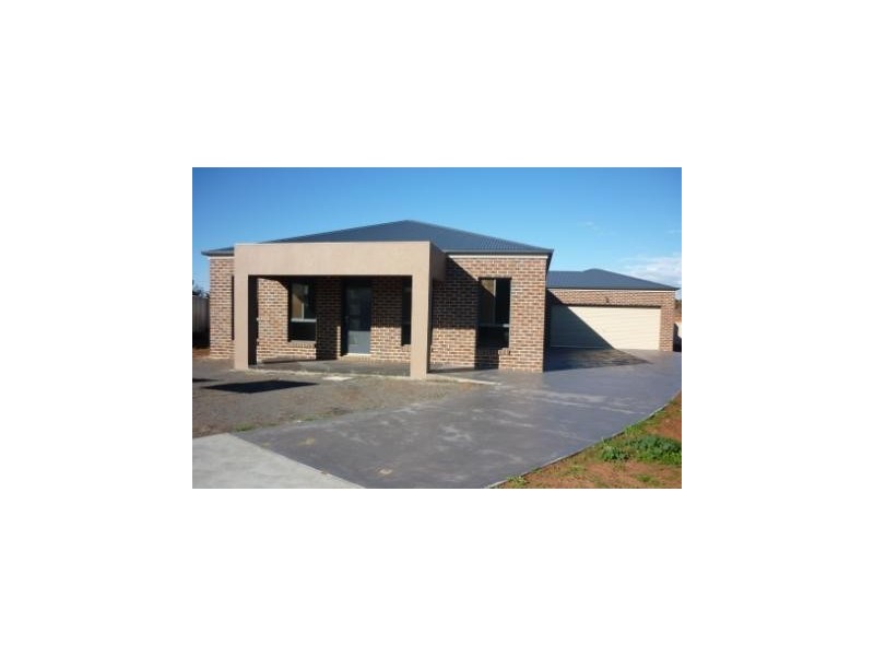 11 Athol Court, Donald VIC 3480