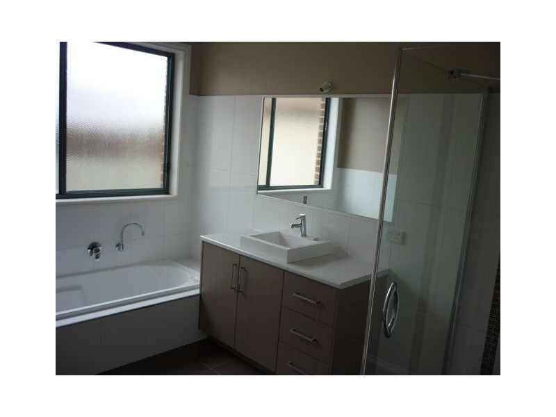 11 Athol Court, Donald VIC 3480