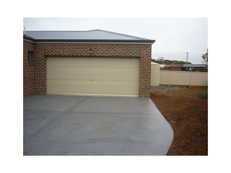 11 Athol Court, Donald VIC 3480