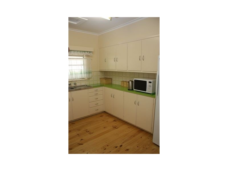 19 Kokoda Ave, Warracknabeal VIC 3393